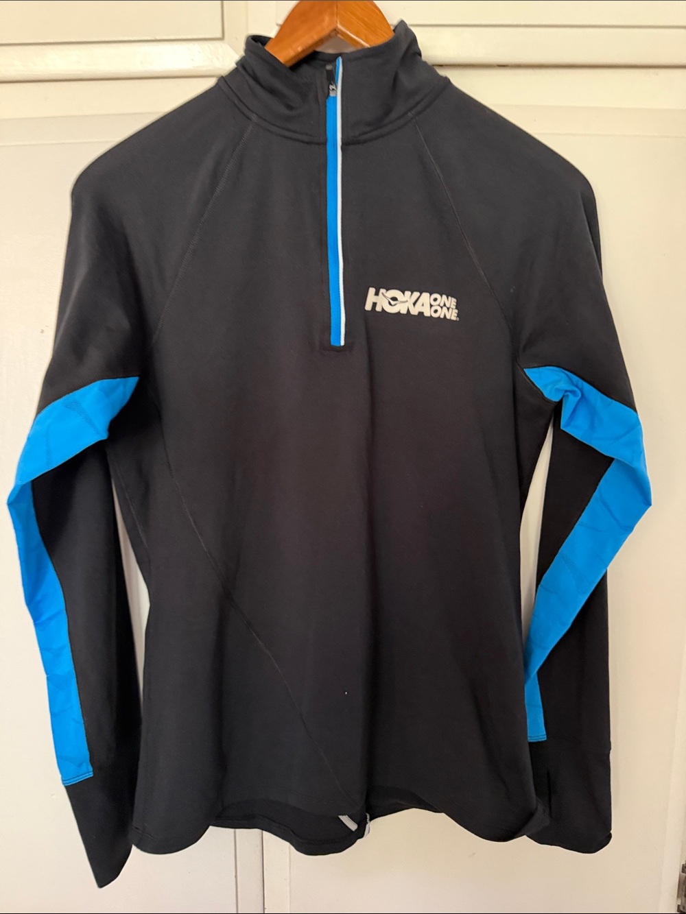 Rabbit/Hoka One One Women's Black & Blue Quarter-Zip Pullover